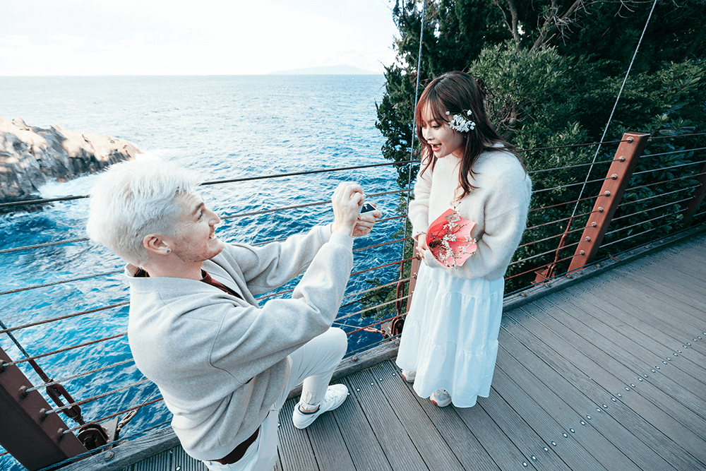 surprise proposal photography at Izu